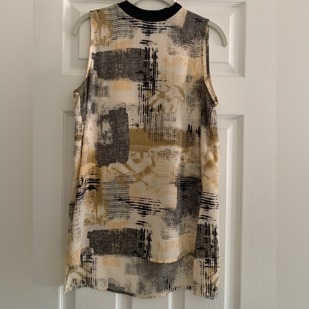 Bobeau sleeveless top in neutral tones. Perfect condition